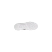Weiße Gummisohle mit geprägtem guess Logo und wellenförmiges Profil auf guess Herren-Sneaker Elban, schwarze Wildlederschuhe