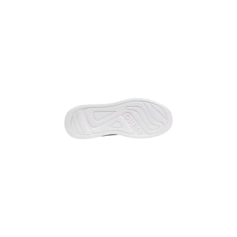 Weiße Gummisohle mit geprägtem guess Logo und wellenförmiges Profil auf guess Herren-Sneaker Elban, schwarze Wildlederschuhe