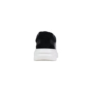 Guess Elban Herren-Sneaker aus schwarzem Wildleder mit klobiger weißer Gummisohle, entworfen für die Freizeit.