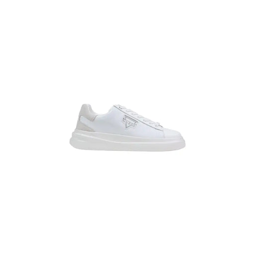 Guess Weiße Herren-Sneaker aus Wildleder mit elegantem, minimalistischem Design, dezenten silbernen Logo-Details und sportlichen Schnürsenkeln