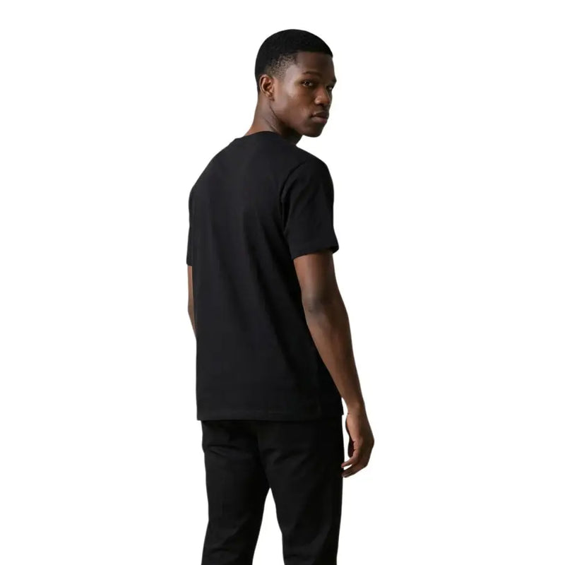 Guess schwarzes Herren-Kurzarmshirt mit Rundhalsausschnitt t-shirt Aus bequemer Baumwolle gefertigt, für lässige Kleidung