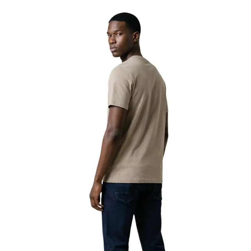 Beigefarbenes Kurzarm-Rundhals-Shirt t-shirt für Männer von Guess mit bequemem Baumwollstoff und lässigem Stil