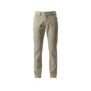 Guess Herrenhose aus beigefarbenem Baumwollmischgewebe, schmal geschnittene Chino-Hose in Khaki mit fünf Taschen und dezenten Ziernähten.