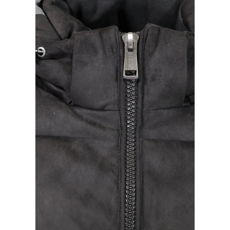 Guess Schwarze Damen-Steppjacke aus Wildleder mit silbernem Reißverschlussanhänger und Guess Logo, Vorderansicht