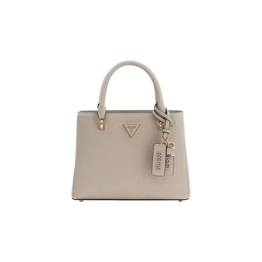 Guess Beigefarbene Handtasche aus strukturiertem Leder mit goldfarbenen Beschlägen und dreieckigem Logo