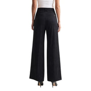 Guess Schwarze Damen-Viskosehose „Bastienne“ mit weitem Bein, elegantem, tailliertem Schnitt und dezenten Bundfalten vorne.