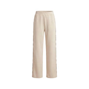 Guess Beige Damen-Jogginghose mit Schnürung, Modal-Mischgewebe, weitem Bein und dezenten vertikalen Textdetails an den Nähten.