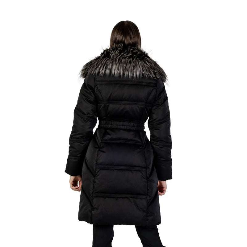 Guess Schwarze, lange Damen-Winterjacke aus Baumwollmischgewebe mit Reißverschluss, schwarzer Steppjacke und flauschigem, mehrfarbigem Pelzkragen