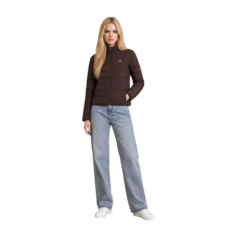 Guess Braune, gesteppte Damen-Polyester-Daunenjacke mit hohem Kragen und Reißverschluss für kaltes Wetter