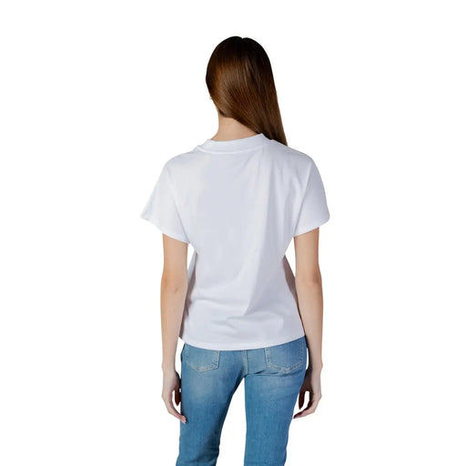 White short-sleeved cotton t shirt with simple crew neck design from Guess women rhinestone popcorn tee collection