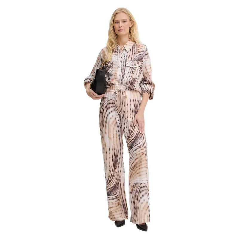 Guess Damen Dalia Fluid Jogginghose aus beigefarbenem Lyocell mit fließendem, langärmeligem Jumpsuit in sanftem Beige-Braun-Muster