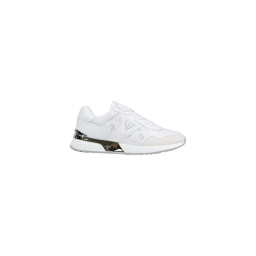 Guess Weiße Damen-Sneaker aus Leder mit Schnürung, elegantem Design, dezentem Logo und silberfarbenem Metallic-Akzent an der Ferse.