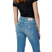 Rückseite des mittelblauen Baumwollmischgewebes Guess Sexy Schlagjeans für Damen mit klassischem Fünf-Taschen-Design und Logostickerei