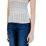 Guess Ärmelloses Stricktop für Damen top in Beige mit einem blau-cremefarbenen Farbverlauf aus strukturiertem Viskosegewebe