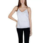 Weißer Satin Guess Frauenpanzer top mit zarten silbernen Kettenriemen, Polyestergewebe und schwarzem V-Ausschnitt