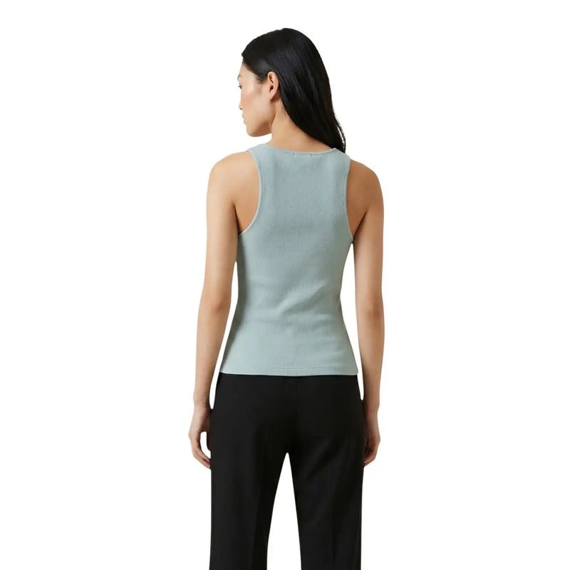 Guess Frauenpanzer top Hellblaues, ärmelloses Rundhals-Top aus Polyester mit taillierter Silhouette und dezenter Rippstruktur.