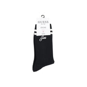 Schwarze Rippsocken mit weißen Streifen und silberner Stickerei guess Logo kombiniert mit Damenunterwäsche, rosa Slips aus Baumwollmischgewebe