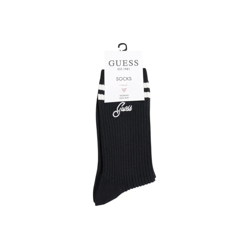 Schwarze Rippsocken mit weißen Streifen und silberner Stickerei guess Logo kombiniert mit Damenunterwäsche, rosa Slips aus Baumwollmischgewebe