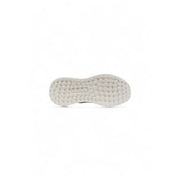 White rubber sole with circular tread and central label of guess women white platform sneakers fall winter