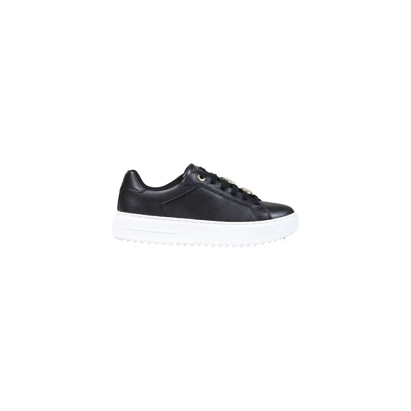 Black leather low-top sneaker with white platform sole and metallic eyelets for Guess women white slip-on shoes
