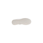 White rubber sole with embossed Guess logo on Guess women white synthetic lace up sneakers