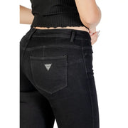 Rückseite guess Schwarze Damenjeans mit Taschen, dezenter Used-Optik und gesticktem dreieckigem Logo