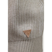 Guess Wollpullover Niro Vanisãe für Damen in beigefarbenem Rippstrick mit hellbraunem dreieckigem Logo-Patch aus Leder, Vorderansicht