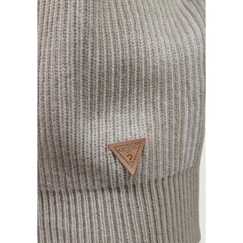 Guess Wollpullover Niro Vanisãe für Damen in beigefarbenem Rippstrick mit hellbraunem dreieckigem Logo-Patch aus Leder, Vorderansicht