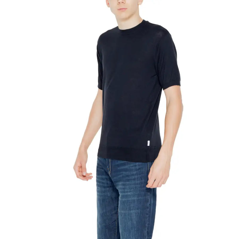 Hamaki-ho black cotton knit sweater for men short-sleeved crew neck with subtle textured fabric and white tag on lower right side