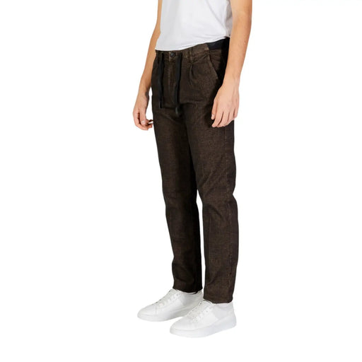 Hamaki-ho Herrenhose aus dunkelbraunem Cord mit Kordelzugbund und Baumwollmischgewebe