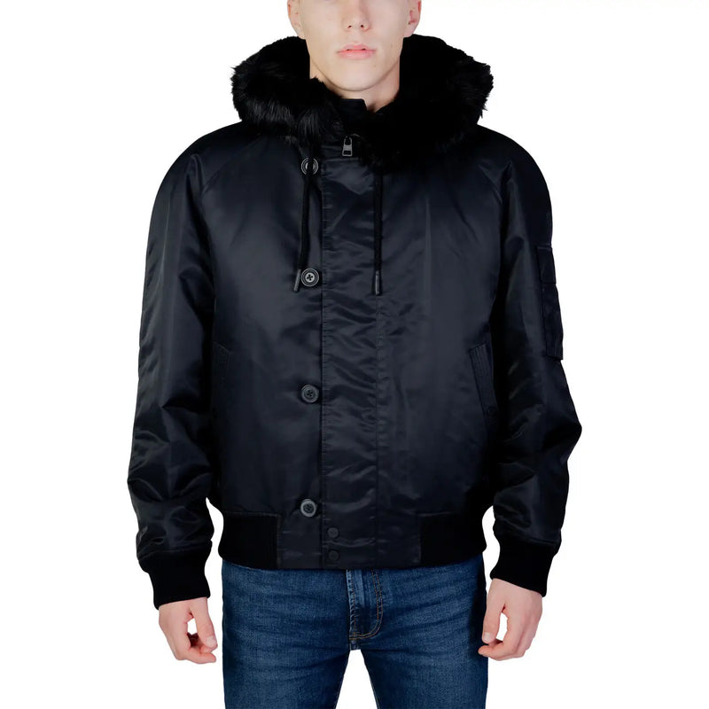 Hugo Schwarze Herren-Bomberjacke aus Satin mit flauschig gefütterter Kapuze und schwarzen Knopfleisten aus Polyamid.