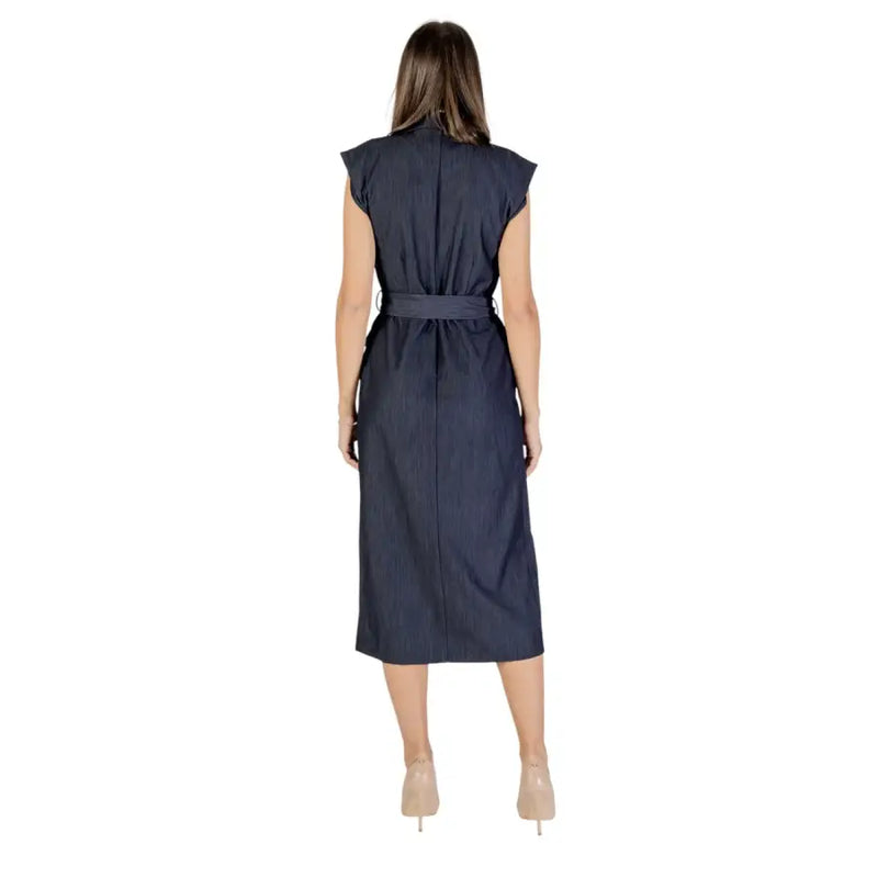 Women’s dark blue sleeveless midi dress with a belted waist from Ichi for fall winter