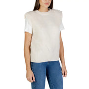 Ichi women beige sleeveless round neck gilet featuring cream-colored ribbed knit with short white sleeves and v-shaped pattern