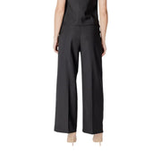Ichi Schwarze Damen-Baumwollhose mit taillierter Passform, weitem Bein, dezenten Bundfalten vorne und Taschen, Größe 20122497