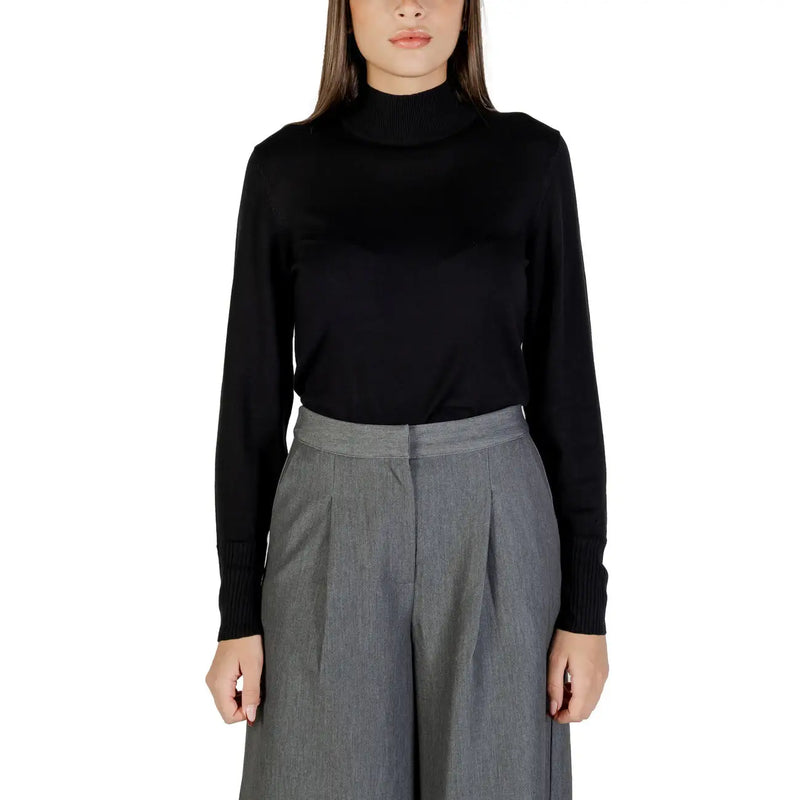 Schwarzer, langärmeliger Rollkragenpullover top für Damen aus Viskosemischung von Ichi perfekt für stylische Lagenlooks