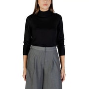 Ichi Schwarzer Damen-Rollkragenpullover mit gerippten Bündchen und Halsausschnitt aus Viskosemischgewebe