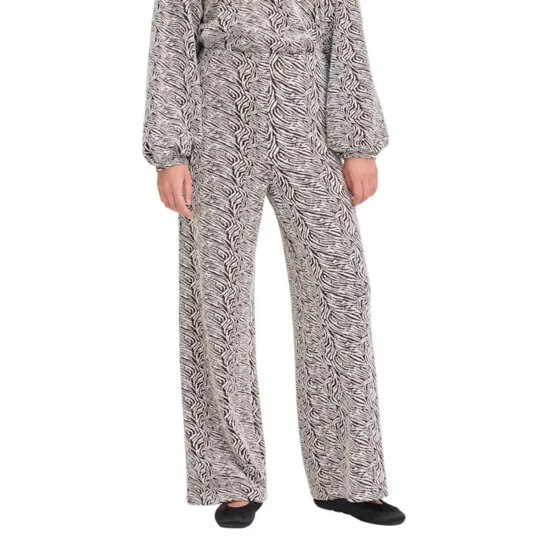 Ichi Damenhose mit weitem Bein und Zebramuster in Schwarz und Weiß