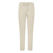 Ichi Beige Damenhose mit Spitzeneinsätzen vorne, schmal zulaufendem Schnitt und dezenten Bundfalten.