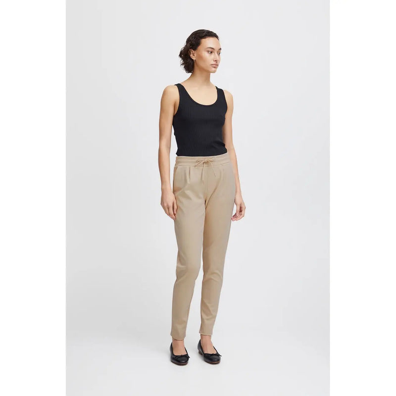 Beige ichi Damenhose mit Spitzentaschen vorne und Kordelzugbund, lockerer Passform und schmal zulaufenden Beinen