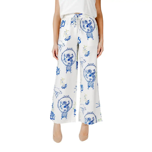 Ichi white wide-leg printed trousers with blue green porcelain pattern