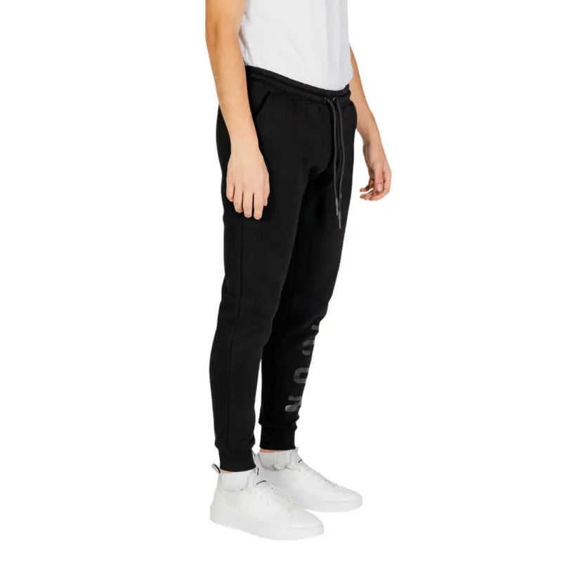 Icon Schwarze Herren-Jogginghose mit dezentem grauen, vertikalen Logo an der Seite für lässige Kleidung