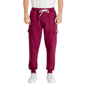 Icon Herren-Jogginghose in Bordeauxrot mit weißem Kordelzugbund und Seitentaschen mit Logo-Aufnäher