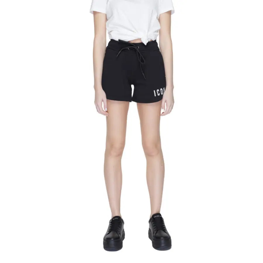 
                      
                        Icon - Icon  Damen Shorts
                      
                    