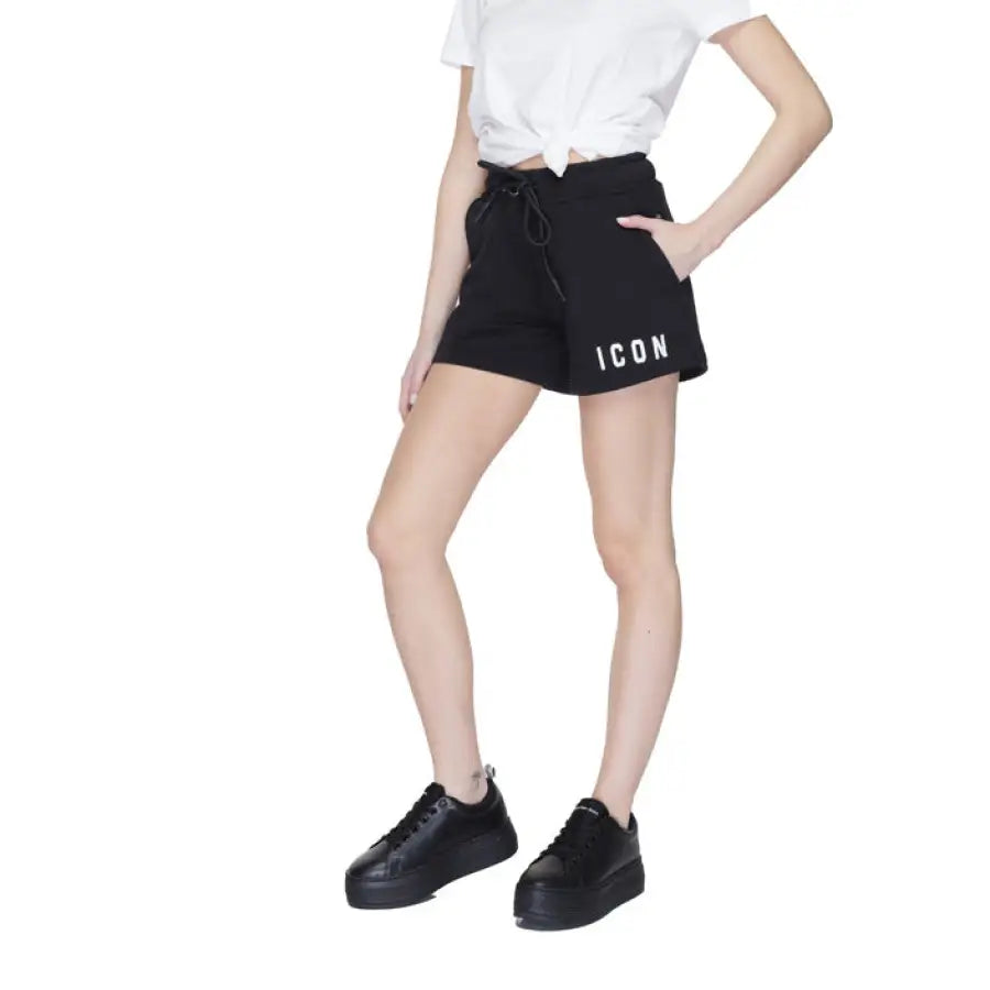 
                      
                        Icon - Icon  Damen Shorts
                      
                    