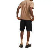 Schwarze Herren-Baumwollshorts von Jack & Jones mit mehreren Taschen, darunter Seitentaschen und Kordelzug am Saum.