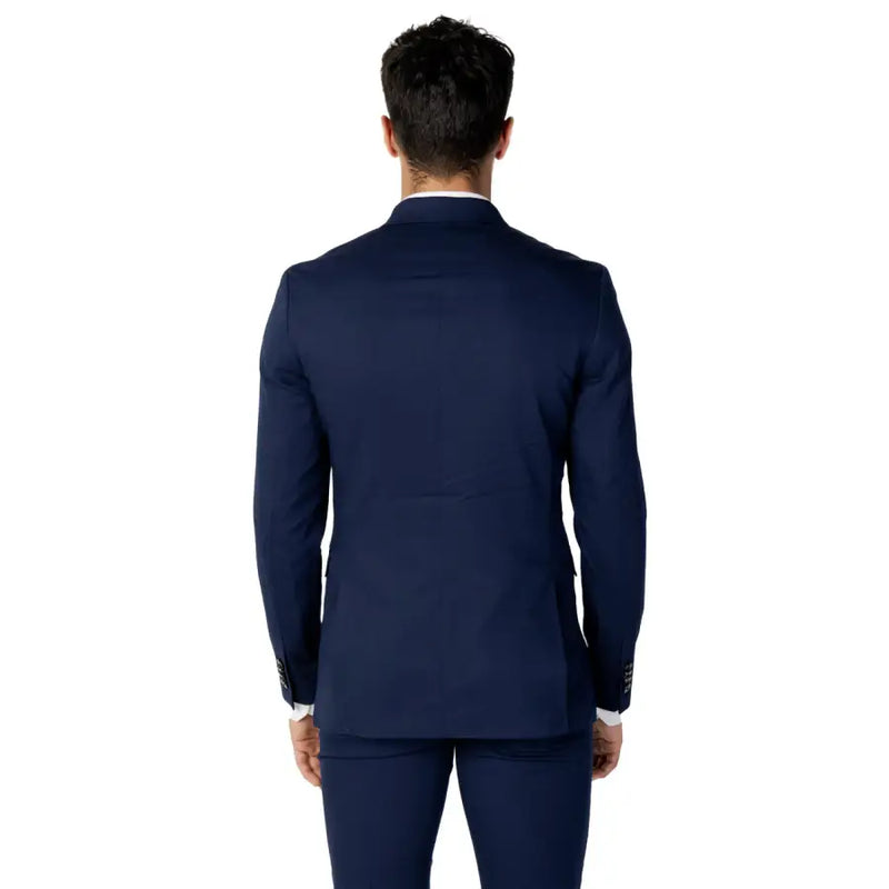 Dark blue men’s suit with lapel collar, viewed from the back, for Jack and Jones collection