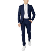 Men’s navy blue Jack and Jones suit with white shirt and sneakers for spring summer style