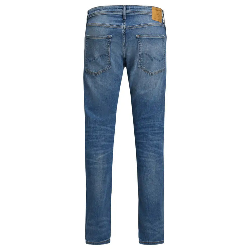 Jack & Jones blaue Herren-Jeans aus Denim mit verwaschenem Look und klassischen Gesäßtaschen, von der Rückseite gesehen