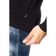 Schwarzer, gerippter Baumwollstrickpullover von Jack & Jones mit einem kleinen silbernen Reißverschlussdetail an der Seitennaht