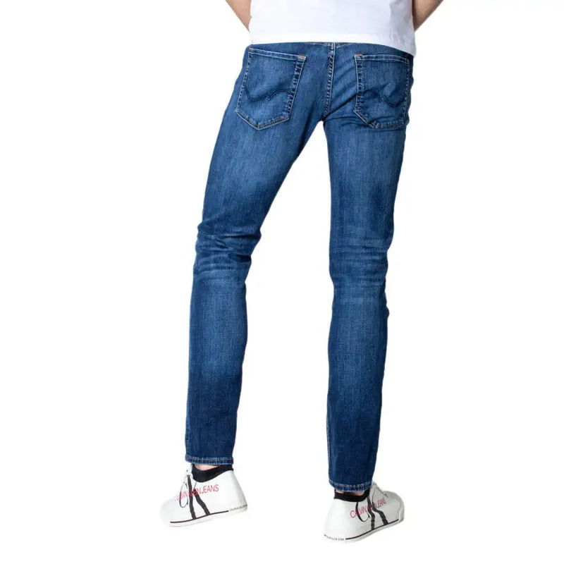 Jack & Jones Herren-Jeans in Blau mit schmaler Passform, klassische Gesäßtaschen von hinten betrachtet